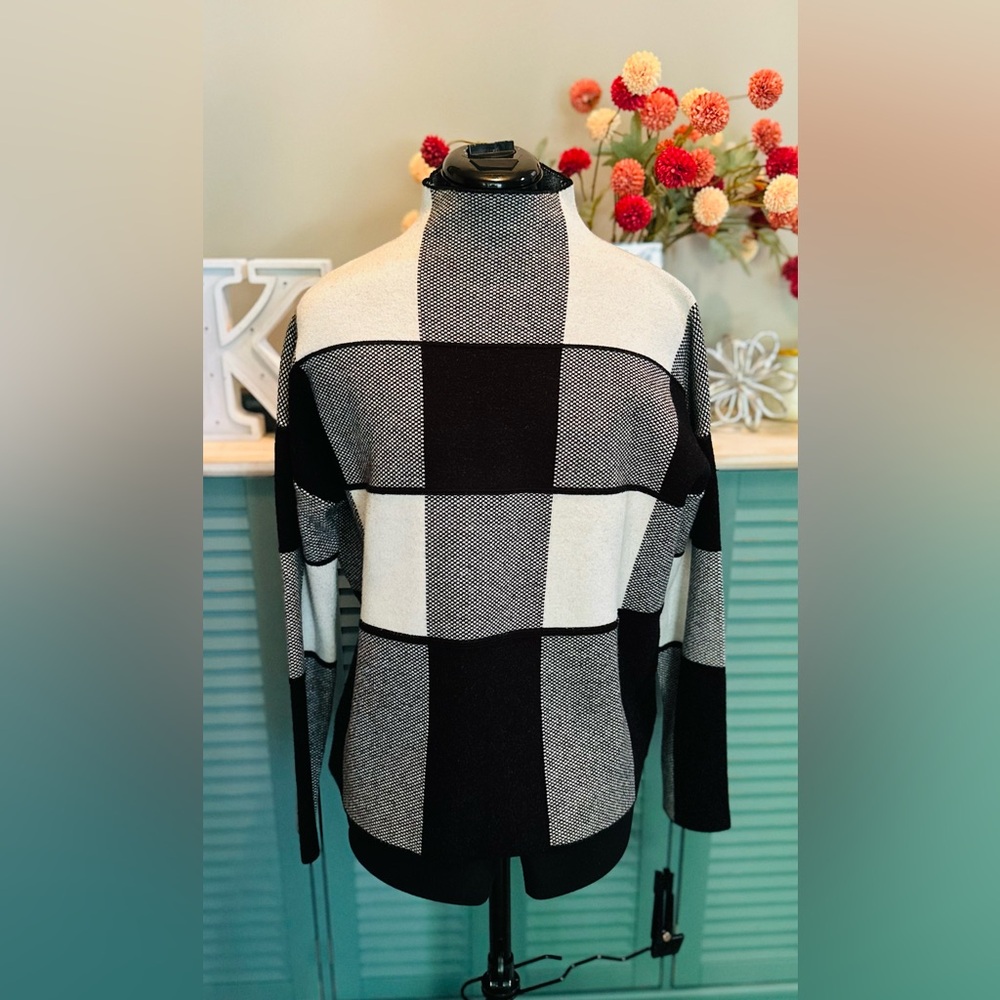 Tahari Black and Cream Checkered Women's Sweater